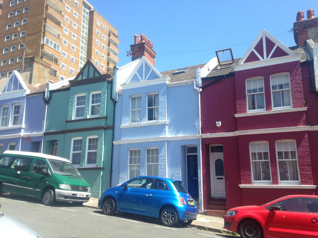 Having three cars that match the colours of the houses behid them is a rare finding for Lisa. Credit @ Lisa van Dijck.