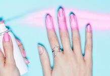 Spray on Nail-Polish