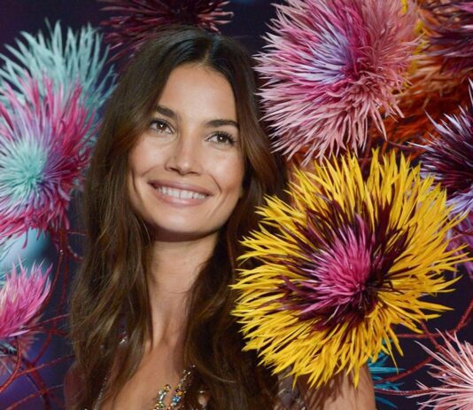 2 Million Dollar Bra – Victoria’s Secret Fashion Show 2015
