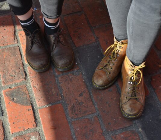 Mastering Comfortable but Cool Look – Brighton Street Style