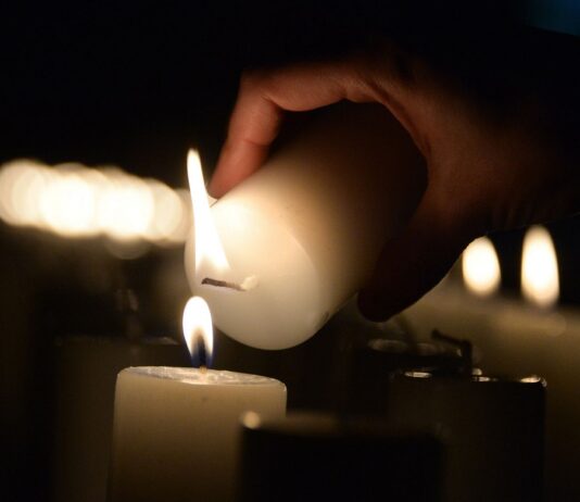 Vigil held to stand in ‘solidarity’ for victims of Pittsburgh attack in Hove