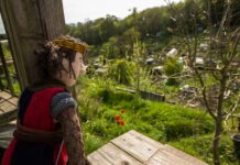 Knitted Shakespeare Characters to go Up for Auction