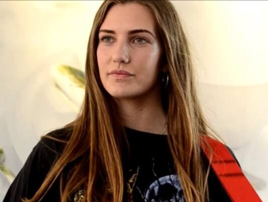 Brighton Buskers – 16 Year Old Poppy Harrison