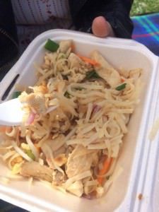 Pad Thai chicken noodles 