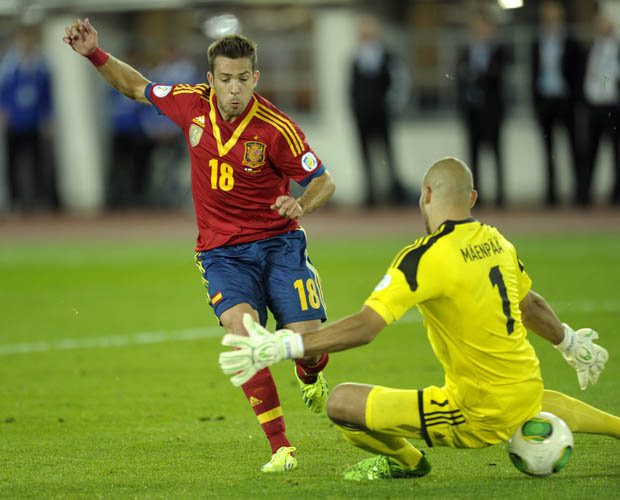 Niki Mäenpää (right) is a full Finland international. Pictured here competing against Spain's Jordi Alba.