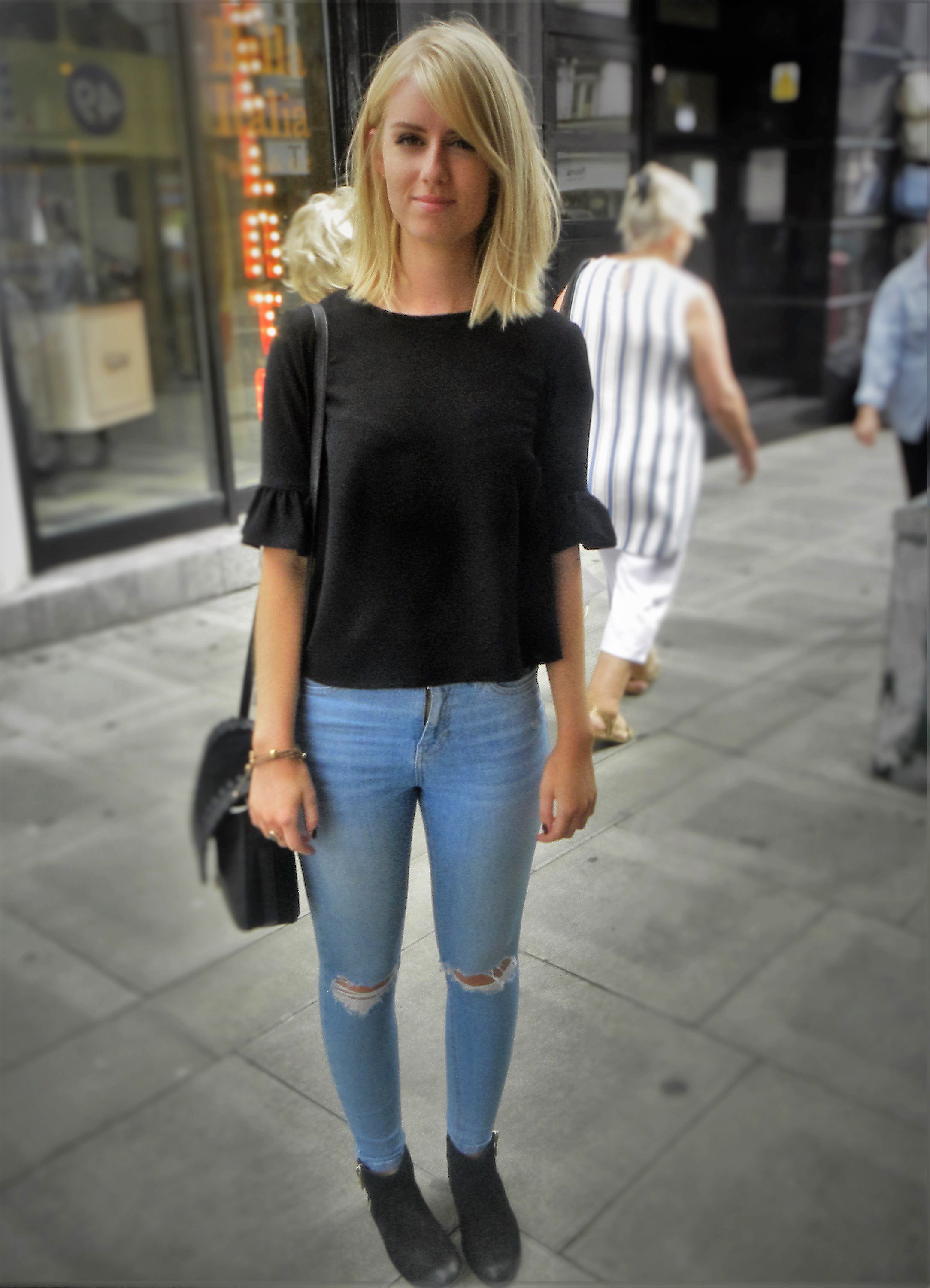 Amy is wearing a top from Miss Selfridge, jeans from Top Shop, shoes from Aldo and bag Ossis.