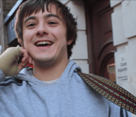 AMAZING Talent From Laurie – Busking In Brighton