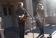 Kind Kiwanda – Busking in Brighton Making Everyone Want To Dance !