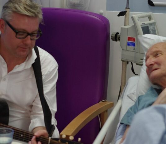 What it’s Like to Brighten Dementia Wards by Sharing Christmas Songs Russ Callaghan with a patient