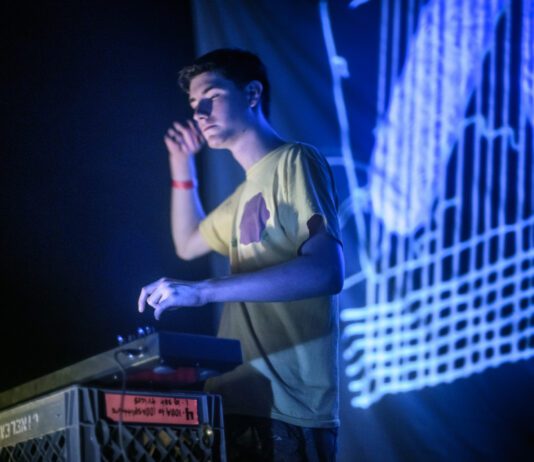‘I didn’t want to be just another person pressing play and dancing’: Interview With Chiptune Artist Fearofdark FearofDark Live