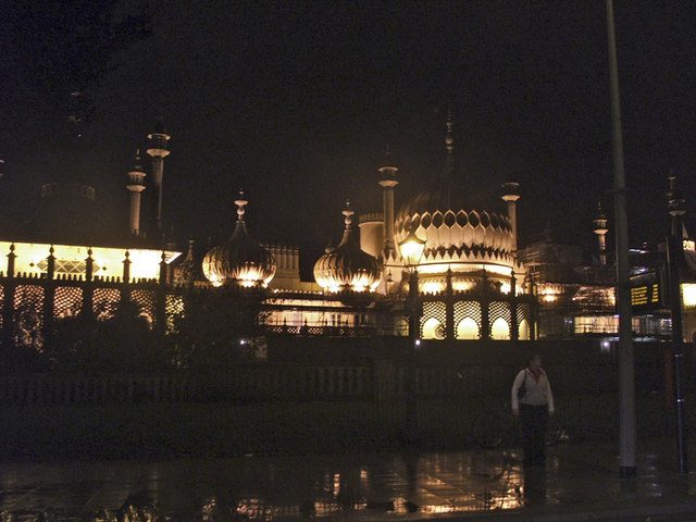 Royal_Pavilion._Brighton,_at_Night_-_geograph.org.uk_-_308150
