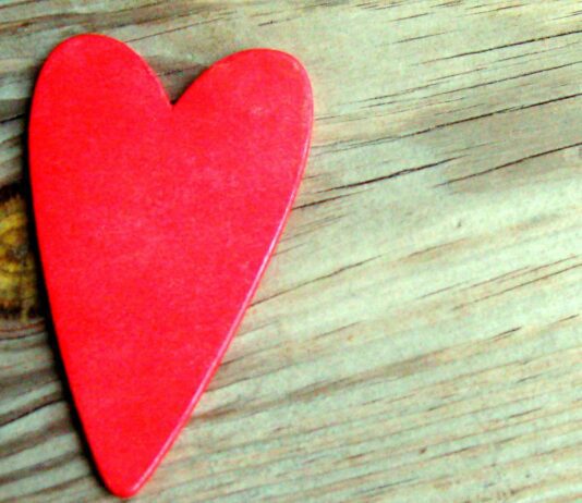 4 Easy Ways to Love Someone, Including Yourself