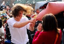 Prepare Your Pillows! Bighearted Brighton Cafe to Host Huge Pillow Fight