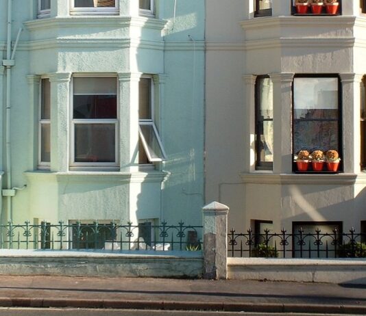 Letting Agent vs Private: What’s The Best Way to Rent Out Your Property?