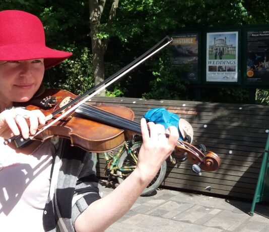The Brighton Busker Who Travels All Over The UK In Her Converted Van To Play Music! Meet Eliza Jaye!