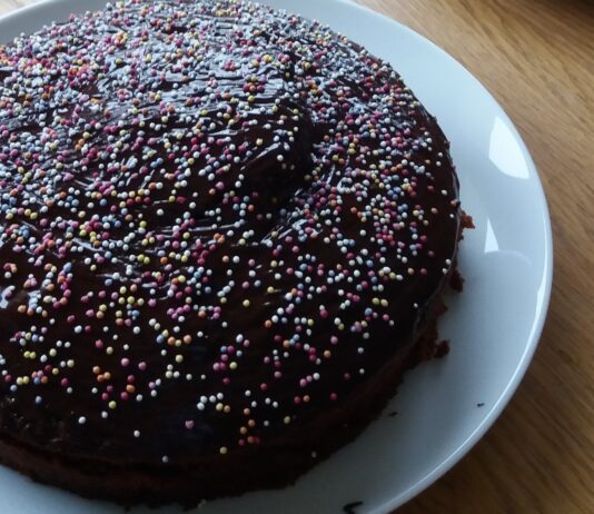 Perfect For The Next Birthday! This Quick And Easy Chocolate Cake Won’t Let You Down!