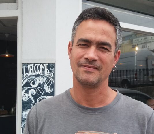 Flying Turtles, A Garlic-Crowned Royal Pavilion & Bath Ducks In The Sea! Meet Painter Alberto Martinez!