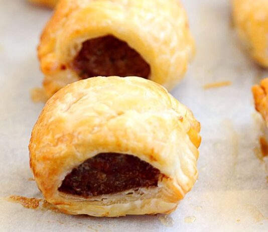 Simple And Delicious Sausage Rolls!