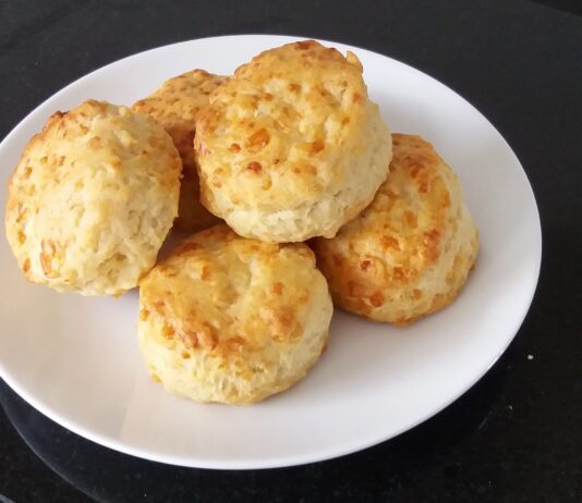 The Perfect Snack For The Afternoon! Amazing Cheese Scones!