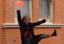 Blue To Blue And Red To Red! Lisa Is On The Hunt For Colour-Coordinated Parking in Brighton!