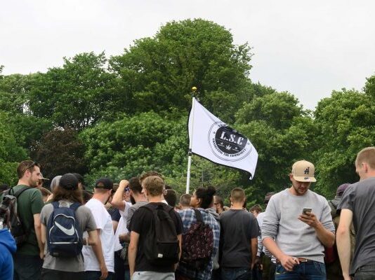 Police Praise Peaceful Crowd At Green Pride
