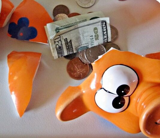 Opening a savings account: 5 things you need to know