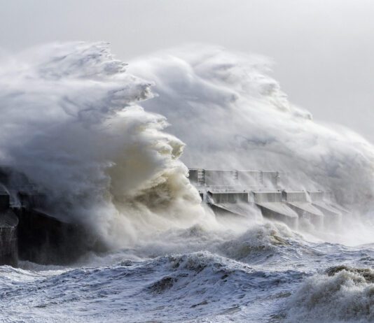 Weather Warning Issued as Storm Elanor Closes In