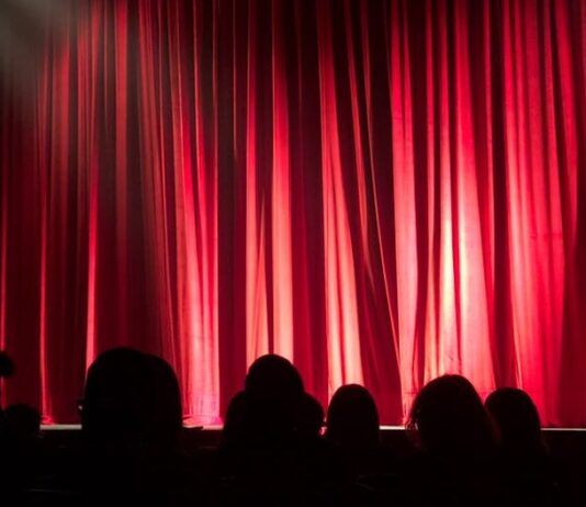 Izzy Mant – Comedy at Artista Gallery and Cafe Tonight
