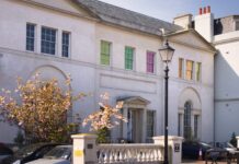 Police Warn Hove Residents of Exploitative Cash Scam