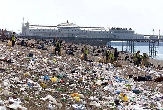 That’s Rubbish: Brighton’s Big Clean Up After Bank Holiday Leaves Beach with 20 Tonnes of Litter