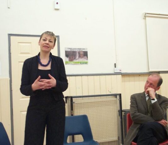 Brighton MPs Urge Transport Minister to Resign Following Recent Rail Disaster