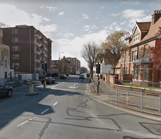 Police Seek Witnesses After Robbery Leaves a 16-Year-Old Injured
