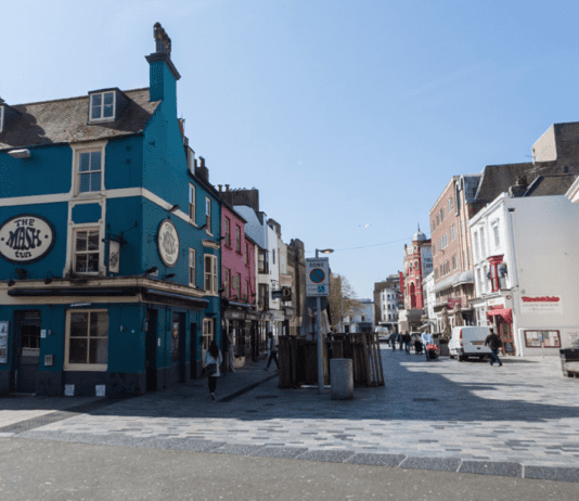 Police Appeal for Witnesses After Two Injured in Violent Incident in Brighton Pub