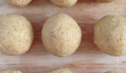 SIMPLE VEGAN FALAFEL BALLS!
