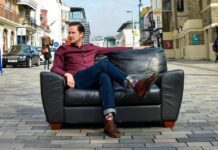 Review of Guy Lloyd’s one man show “Radio blah blah”