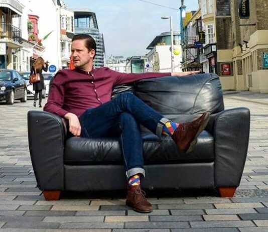 Review of Guy Lloyd’s one man show “Radio blah blah”