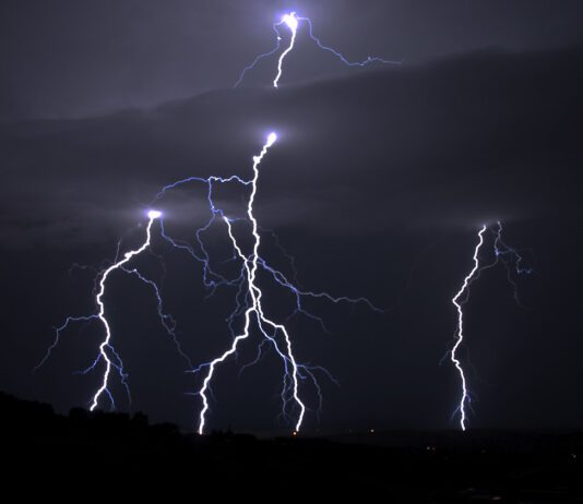Severe weather warning for thunderstorms issued in Brighton