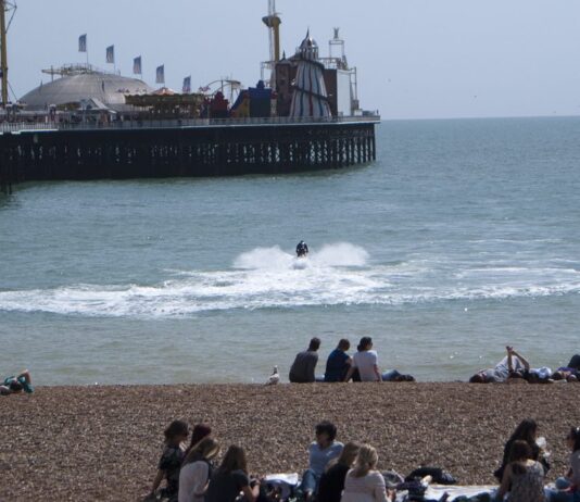 Local campaigners demand ban on Brighton jet skis