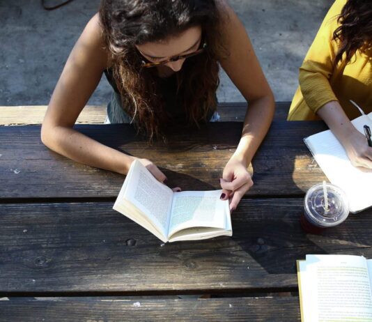 5 Ways to Make Money While Studying at Law School