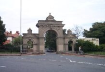 Gunman reported in Queens Park area
