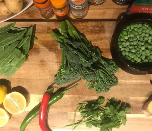 Meat-free meal ideas: Vegan potato and pea curry