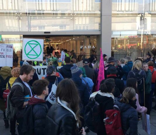 Youth climate protesters take to Brighton’s streets!