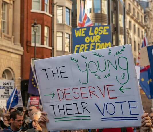 Over 850,000 Young People Register to Vote in Fortnight