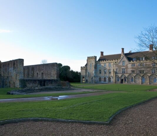 ‘Part of Santa Claus’s finger’ given to Sussex Abbey