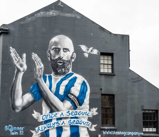 Albion legend Bruno gives ‘thumbs up’ to new city centre mural