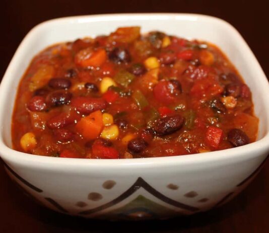 Back of the Cupboard Recipes #1: Easy Veggie Chilli