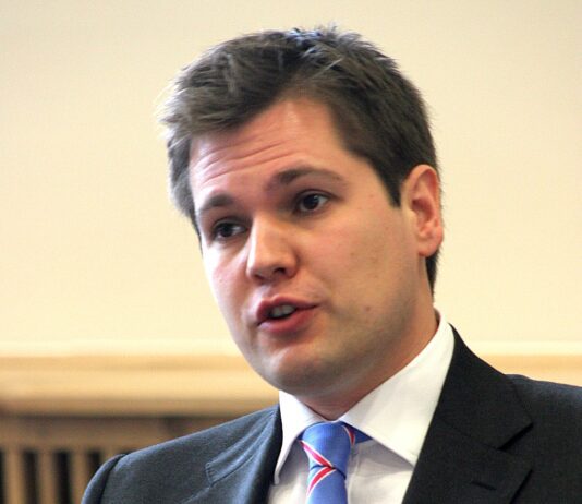 Housing secretary under pressure to resign after “cash for favours” documents released
