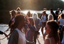 5 Things You Can Do to Make Friends Quickly in Brighton
