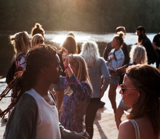 5 Things You Can Do to Make Friends Quickly in Brighton
