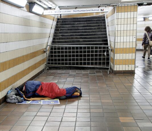Greens condemn government plan to criminalise rough sleepers under new immigration rules